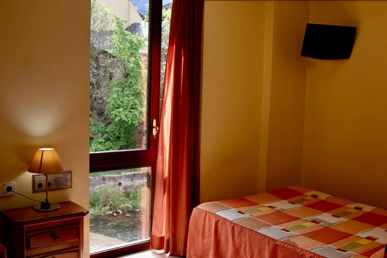 Pensio La Creu Hotell Esterri d'Àneu Eksteriør bilde